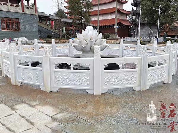 寺庙放生池石栏杆